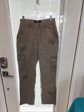 Hollister Butterfly-Embroidered Ultra High Rise Women's Cargo Pants